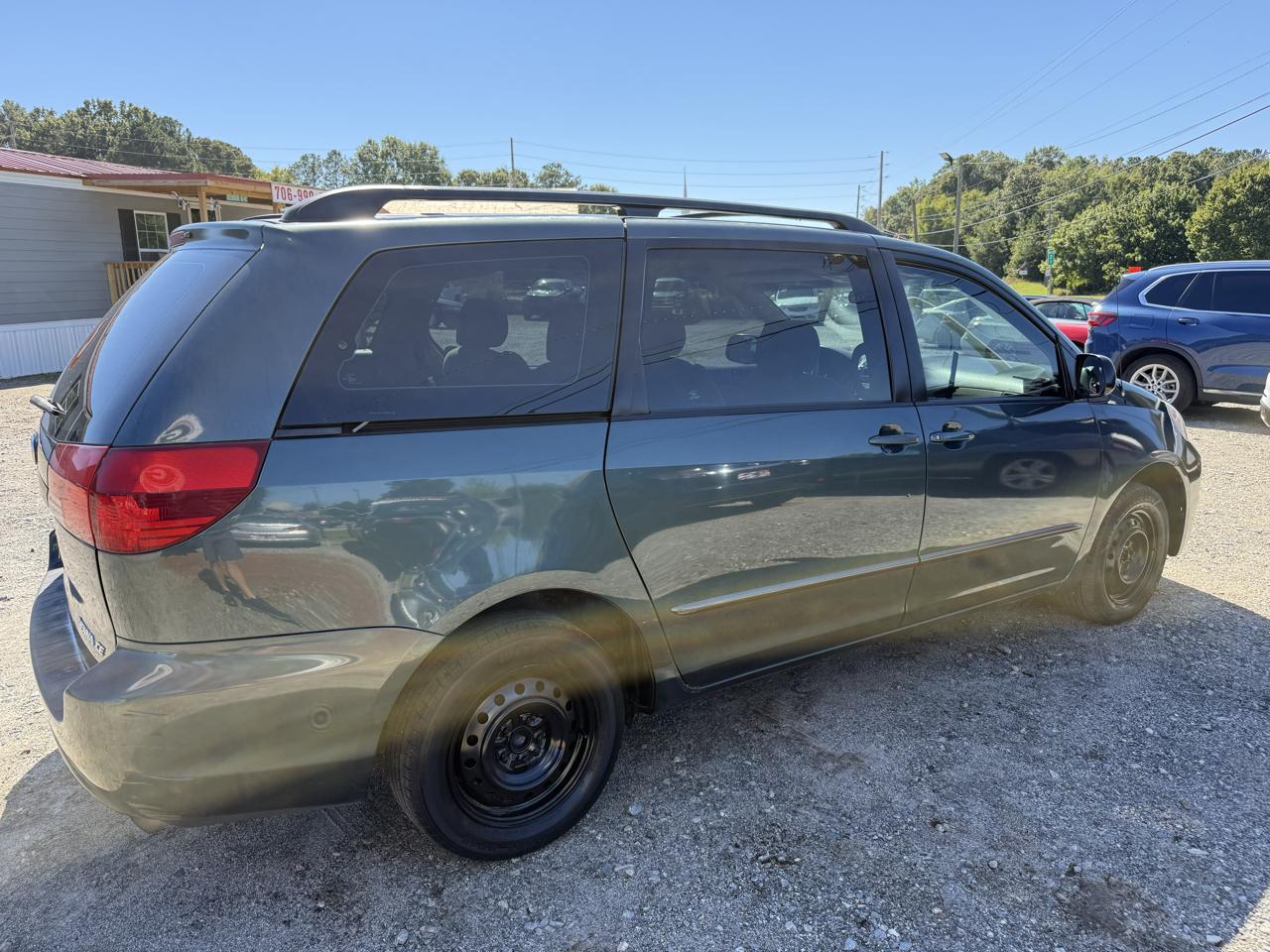 Toyota Sienna LE - 7 Passenger Seating 2005