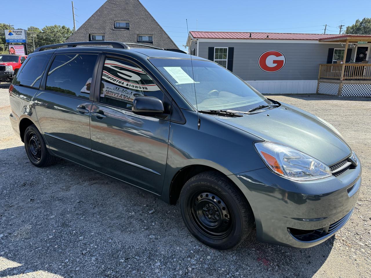 Toyota Sienna LE - 7 Passenger Seating 2005
