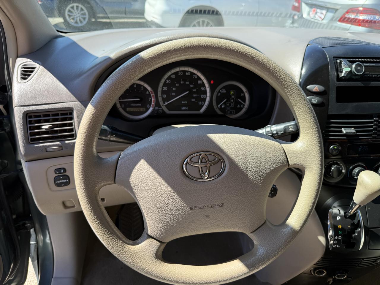 Toyota Sienna LE - 7 Passenger Seating 2005