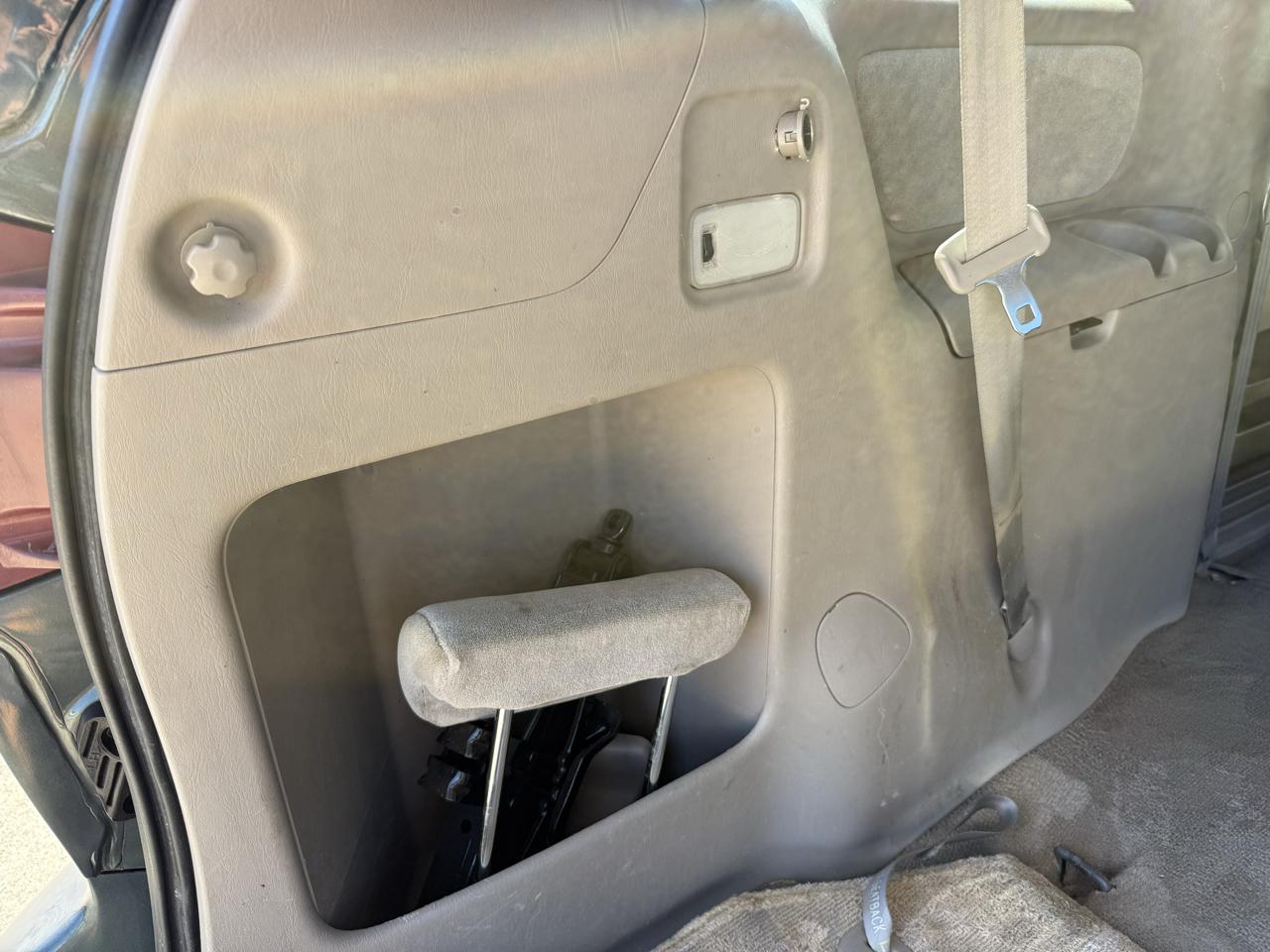 Toyota Sienna LE - 7 Passenger Seating 2005