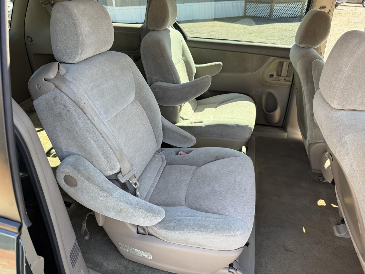 Toyota Sienna LE - 7 Passenger Seating 2005