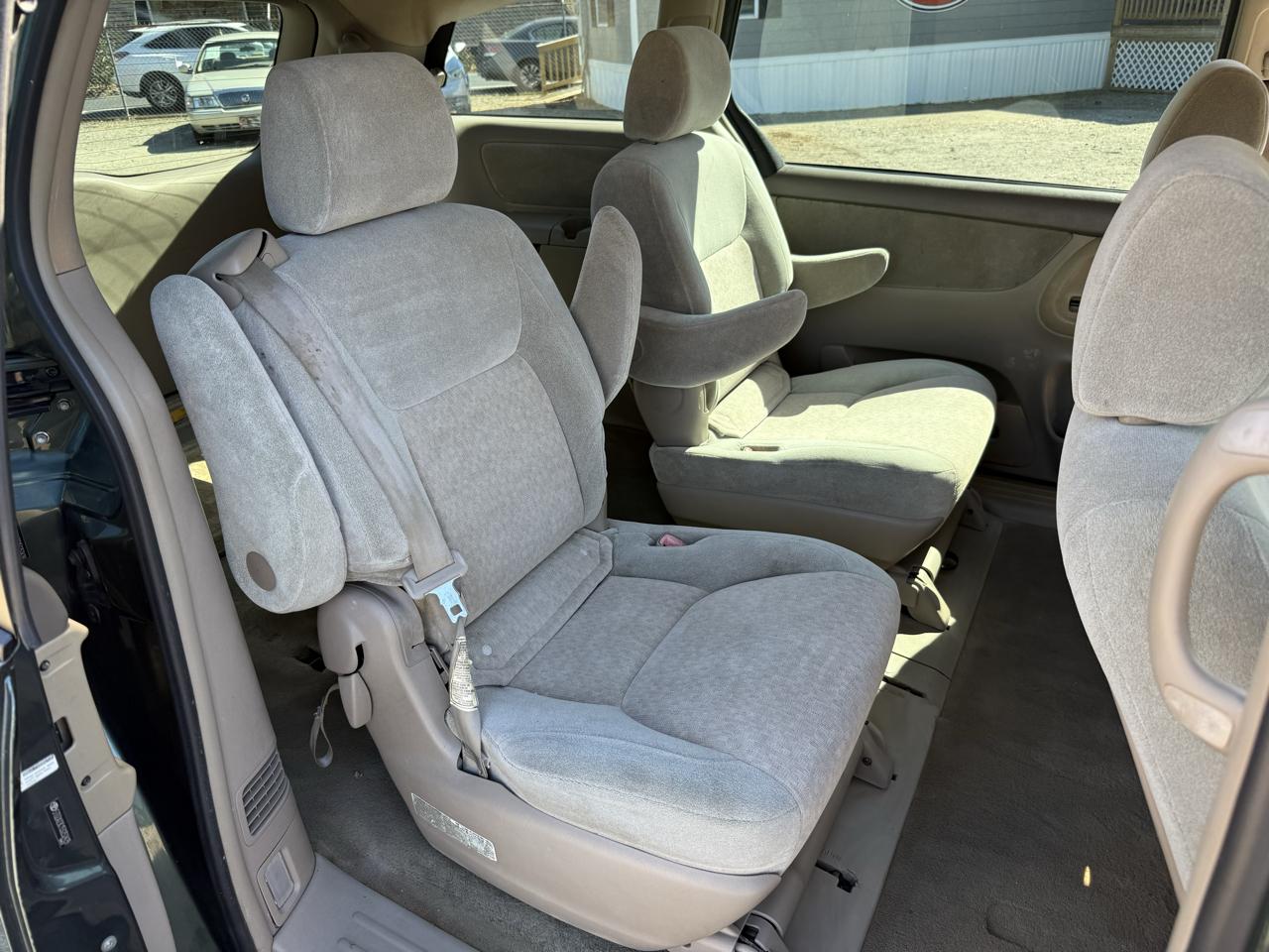 Toyota Sienna LE - 7 Passenger Seating 2005