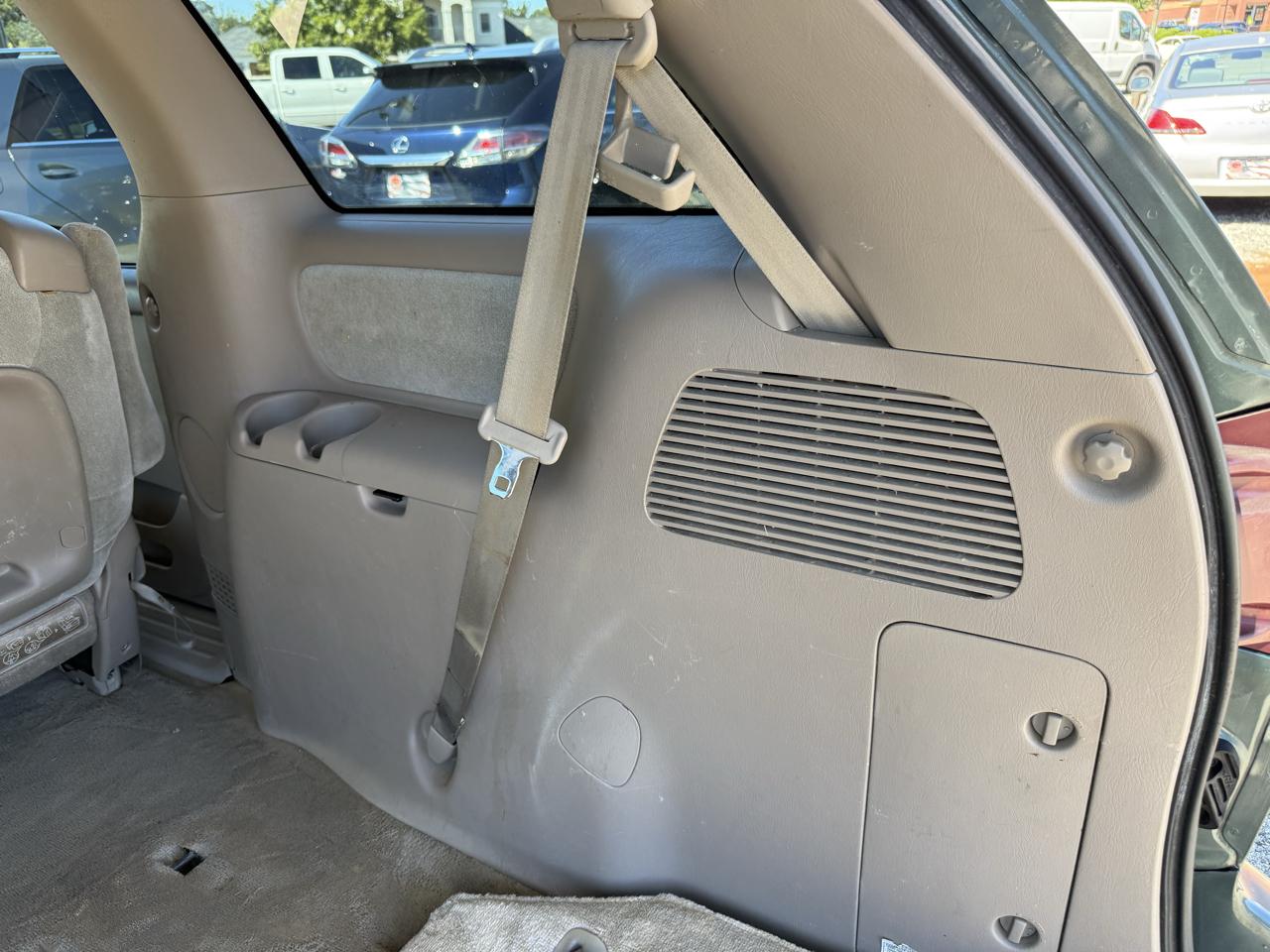 Toyota Sienna LE - 7 Passenger Seating 2005
