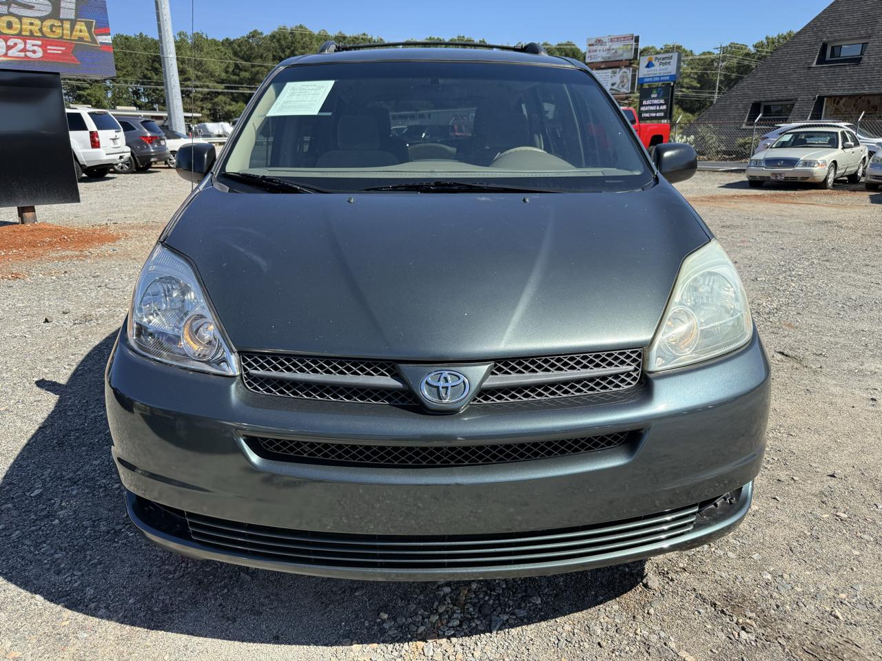 Toyota Sienna LE - 7 Passenger Seating 2005