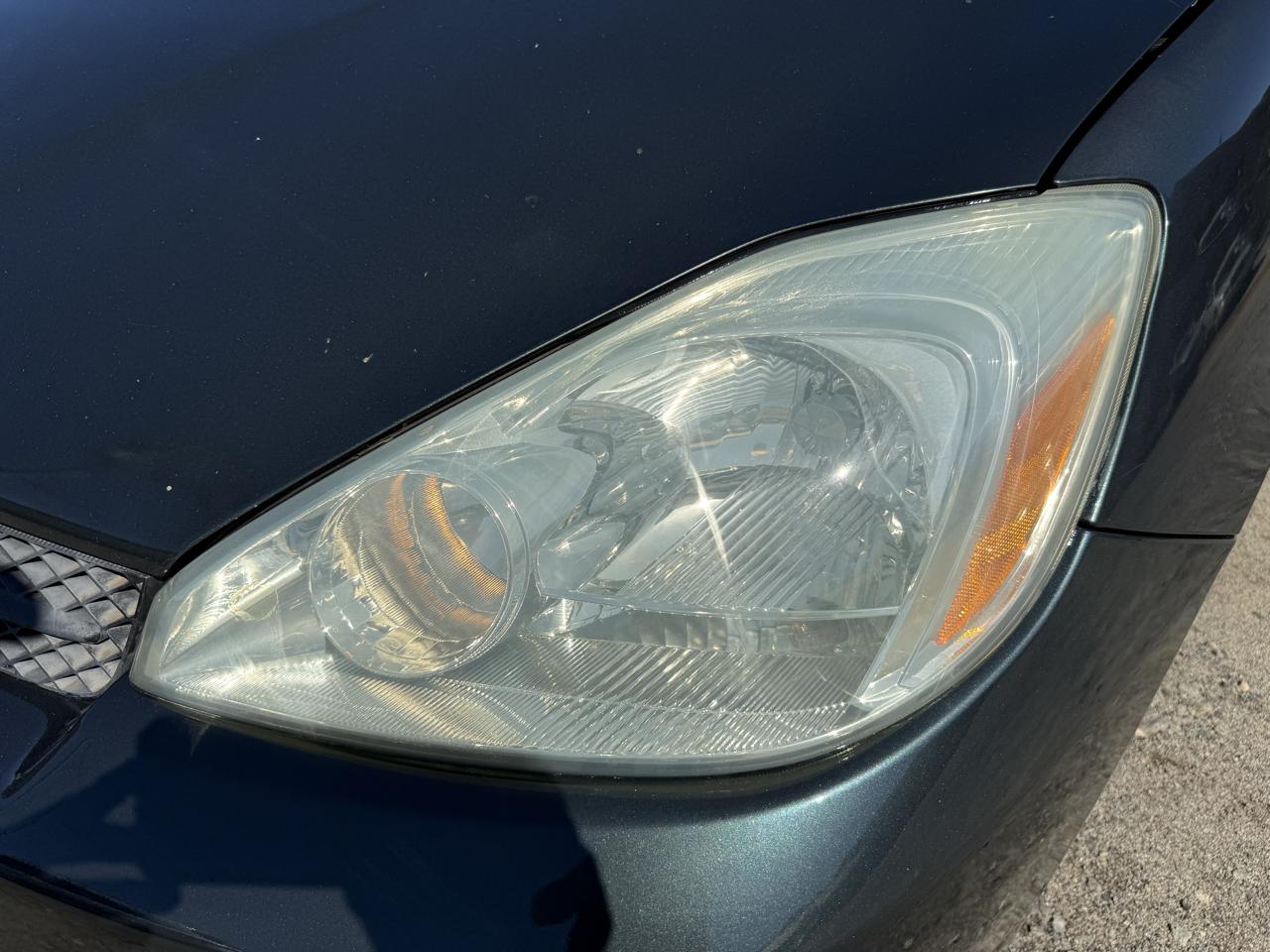 Toyota Sienna LE - 7 Passenger Seating 2005