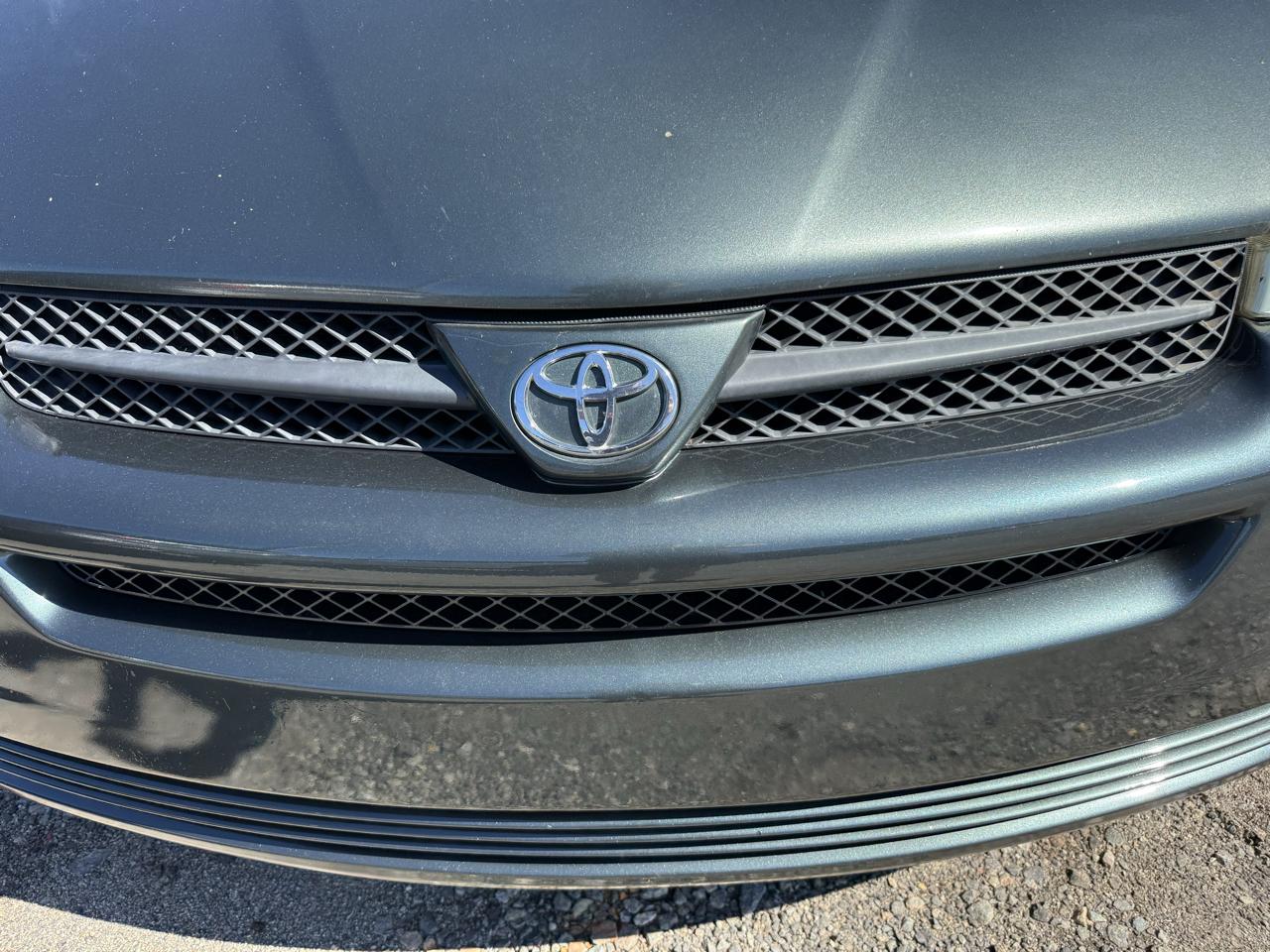 Toyota Sienna LE - 7 Passenger Seating 2005