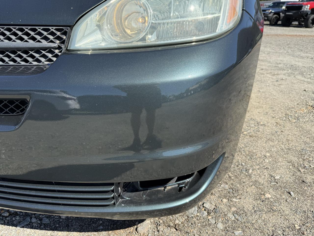 Toyota Sienna LE - 7 Passenger Seating 2005