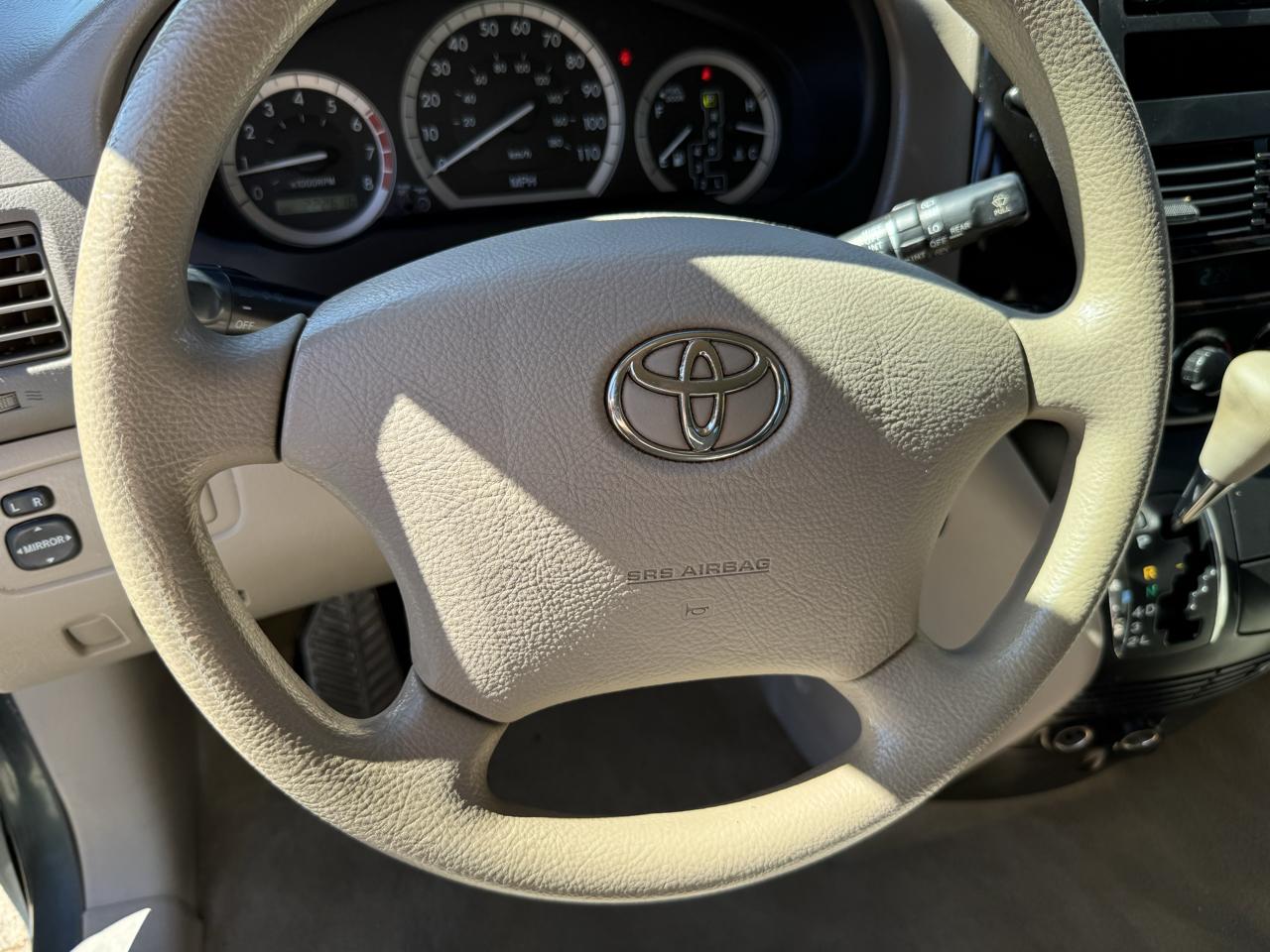 Toyota Sienna LE - 7 Passenger Seating 2005