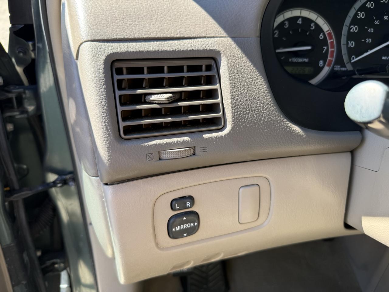 Toyota Sienna LE - 7 Passenger Seating 2005