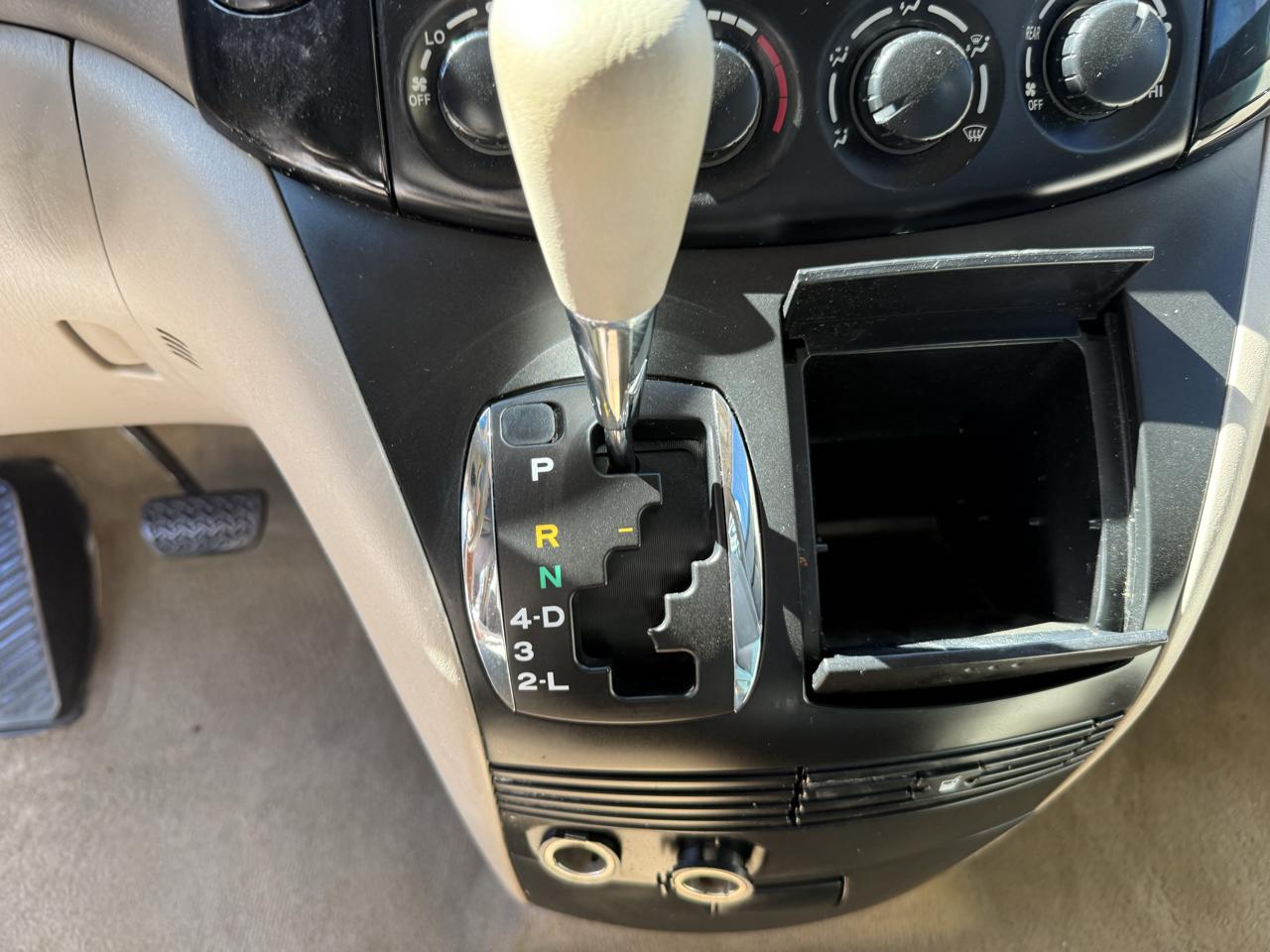 Toyota Sienna LE - 7 Passenger Seating 2005