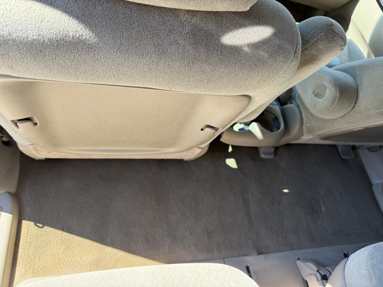 Toyota Sienna LE - 7 Passenger Seating 2005
