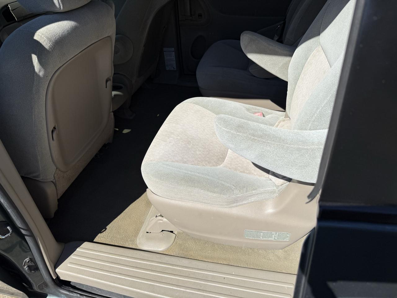 Toyota Sienna LE - 7 Passenger Seating 2005
