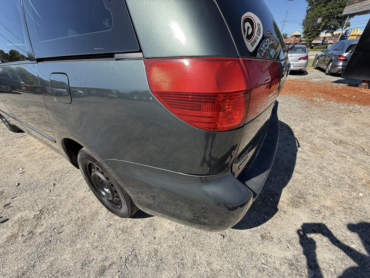 Toyota Sienna LE - 7 Passenger Seating 2005