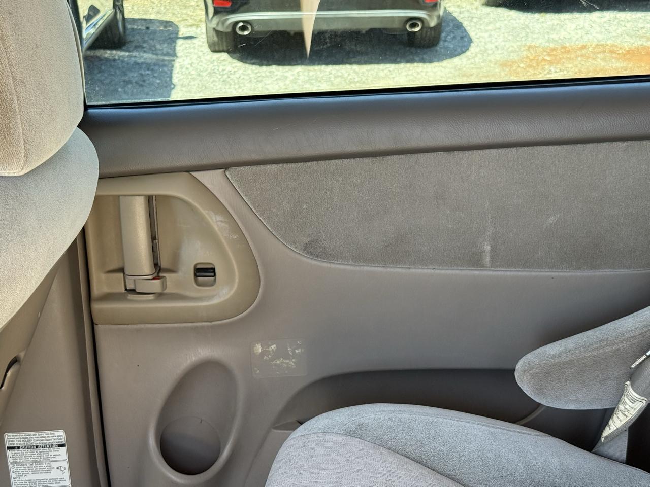 Toyota Sienna LE - 7 Passenger Seating 2005