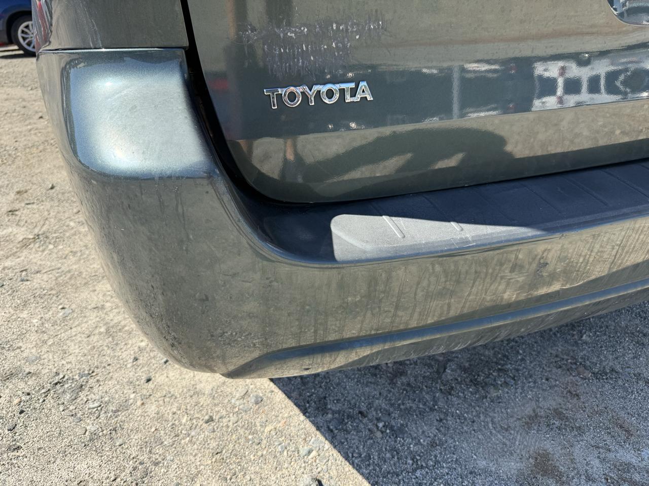 Toyota Sienna LE - 7 Passenger Seating 2005