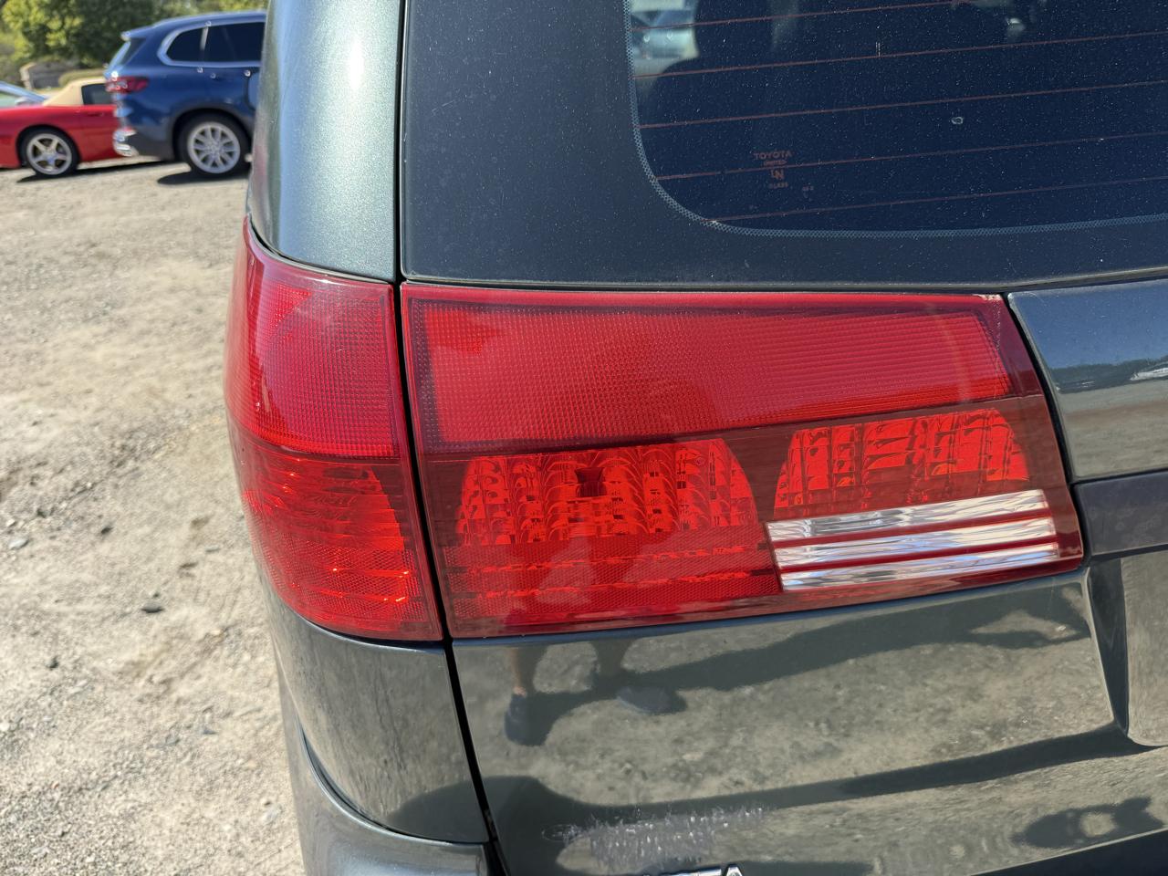 Toyota Sienna LE - 7 Passenger Seating 2005