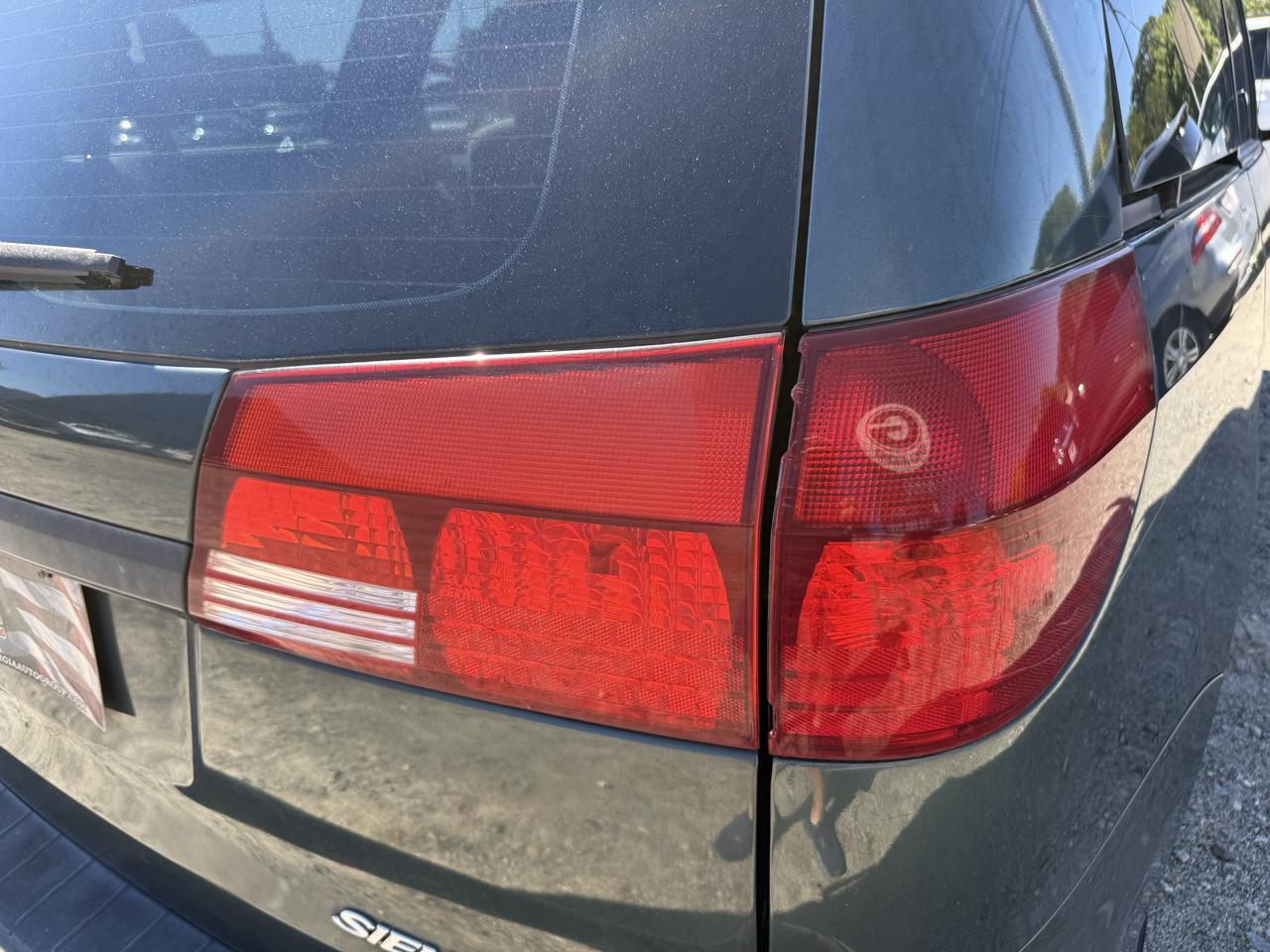 Toyota Sienna LE - 7 Passenger Seating 2005