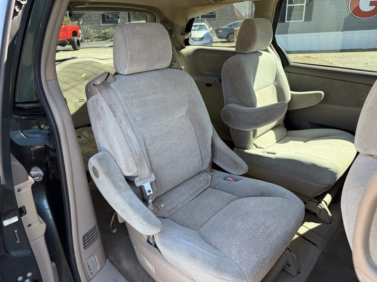 Toyota Sienna LE - 7 Passenger Seating 2005