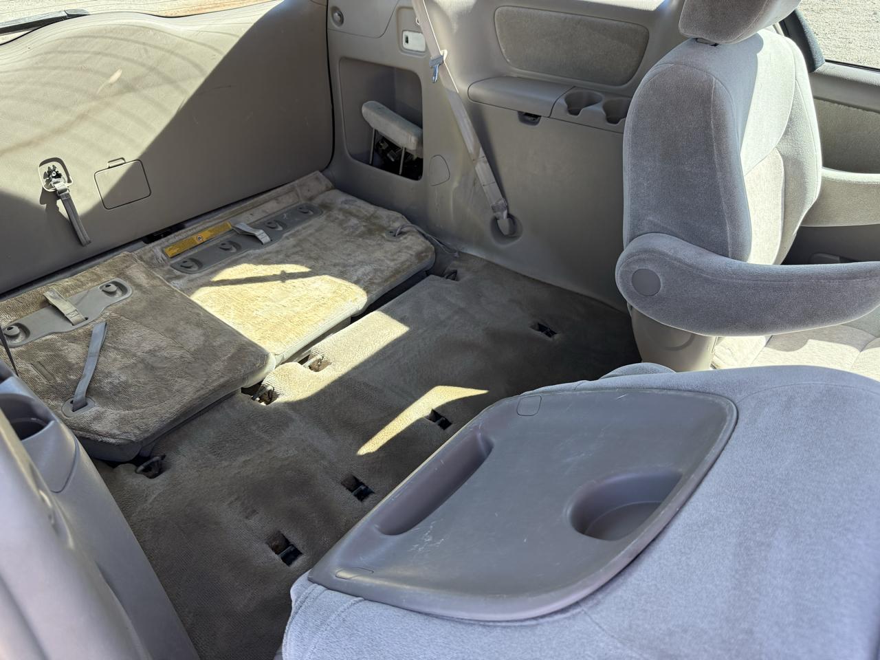 Toyota Sienna LE - 7 Passenger Seating 2005