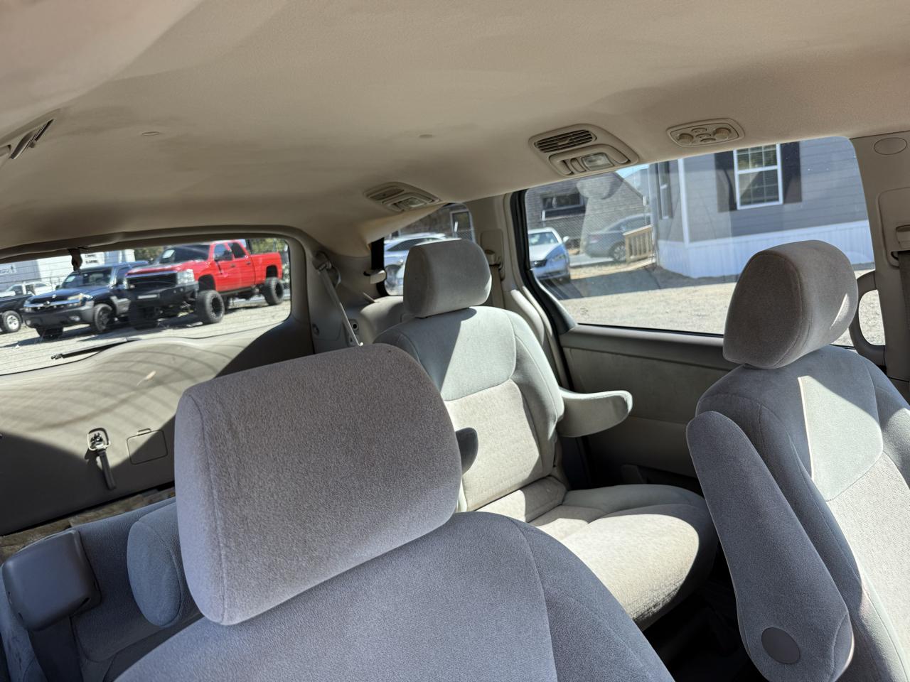 Toyota Sienna LE - 7 Passenger Seating 2005