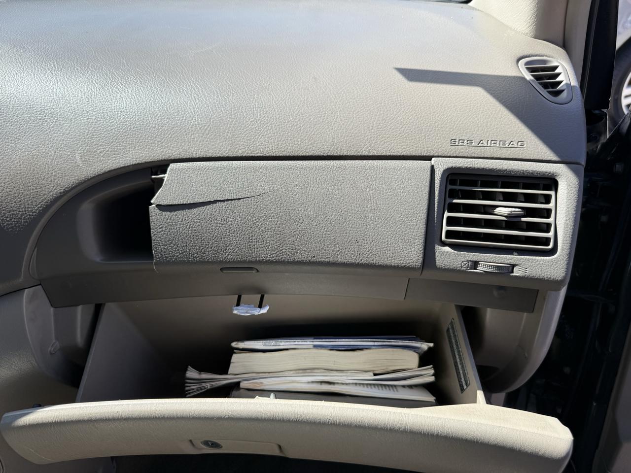 Toyota Sienna LE - 7 Passenger Seating 2005