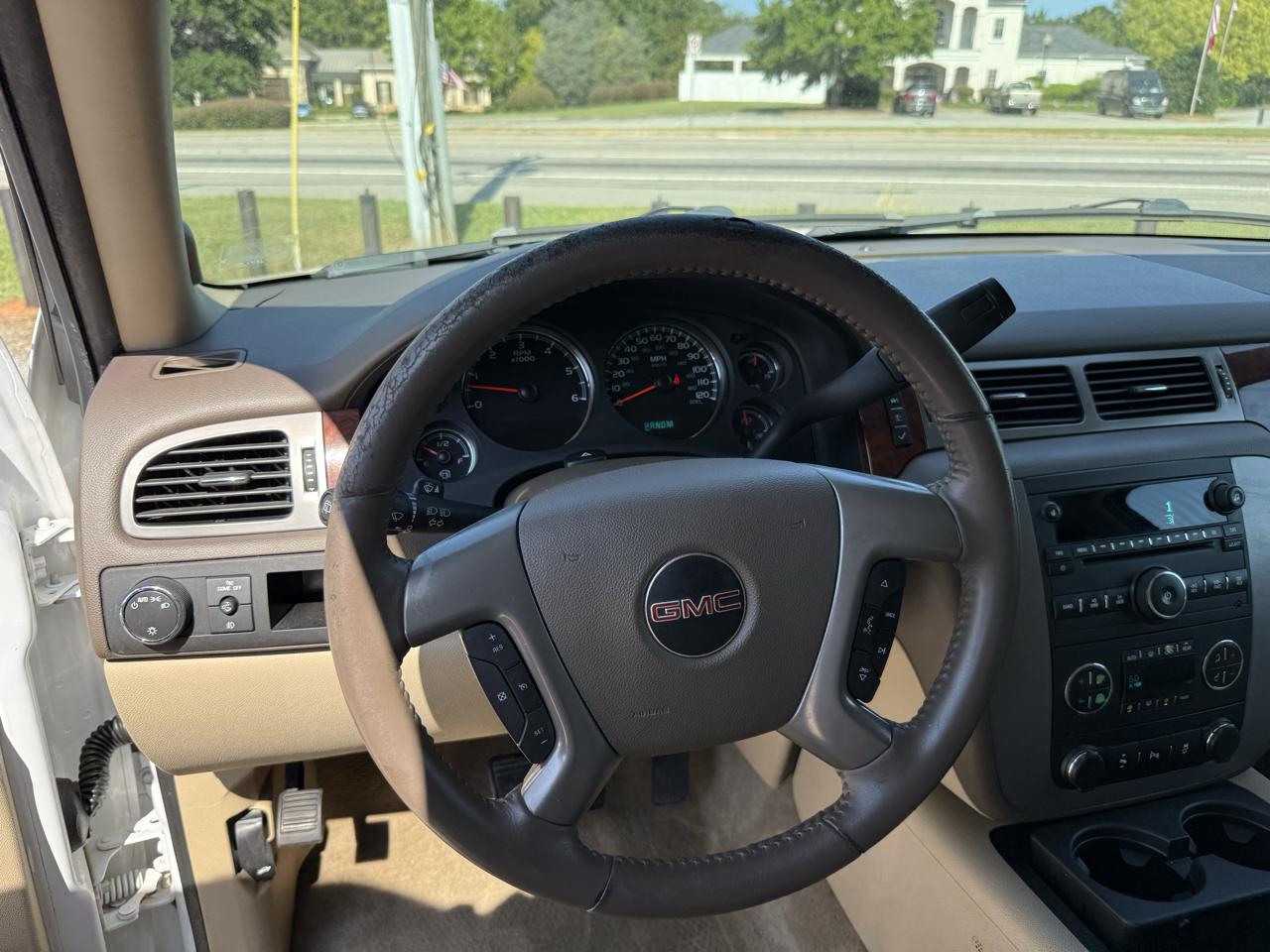 GMC Yukon XL SLT 1/2 Ton 2WD 2013