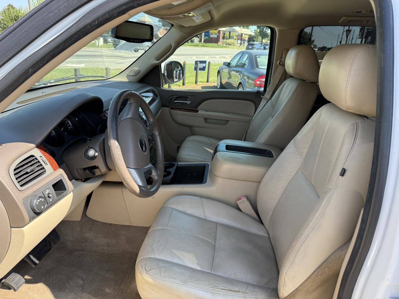 GMC Yukon XL SLT 1/2 Ton 2WD 2013