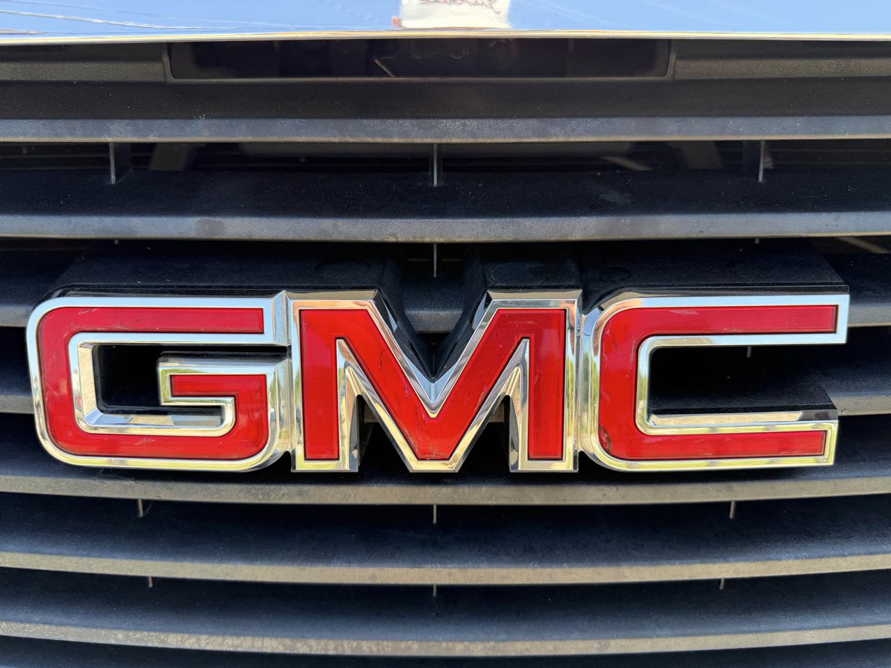 GMC Yukon XL SLT 1/2 Ton 2WD 2013