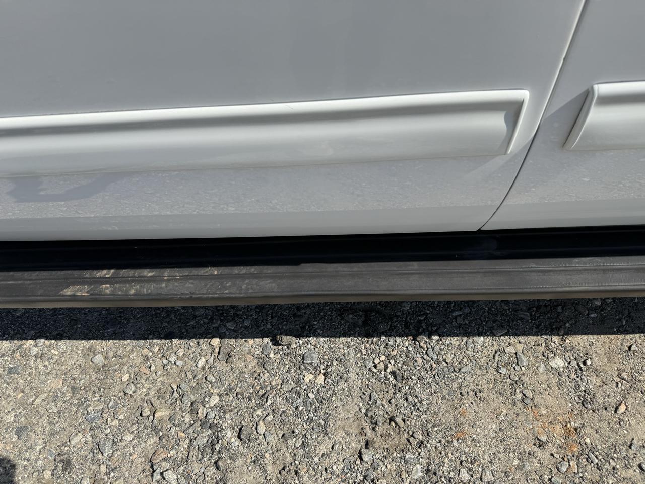 GMC Yukon XL SLT 1/2 Ton 2WD 2013