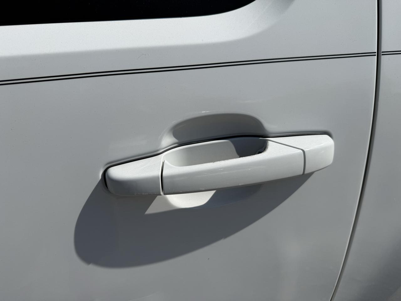 GMC Yukon XL SLT 1/2 Ton 2WD 2013