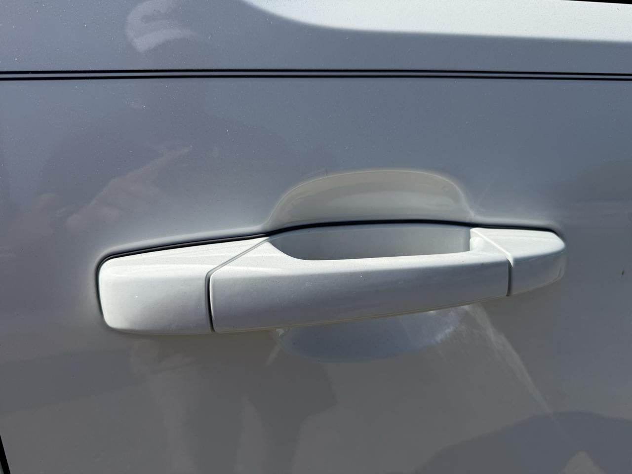 GMC Yukon XL SLT 1/2 Ton 2WD 2013