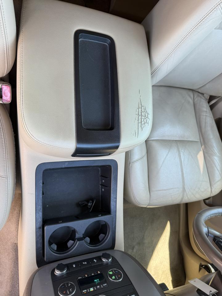 GMC Yukon XL SLT 1/2 Ton 2WD 2013