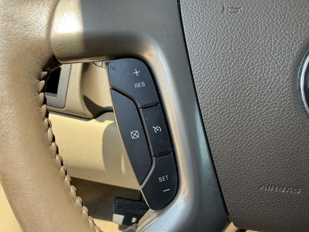 GMC Yukon XL SLT 1/2 Ton 2WD 2013