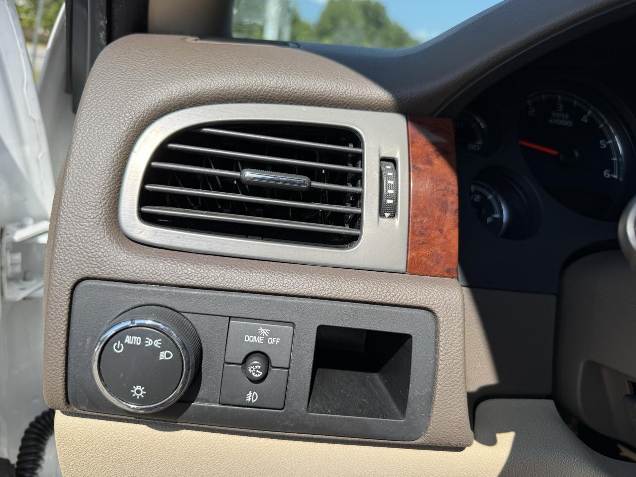 GMC Yukon XL SLT 1/2 Ton 2WD 2013