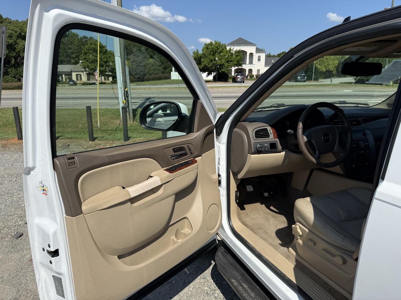 GMC Yukon XL SLT 1/2 Ton 2WD 2013