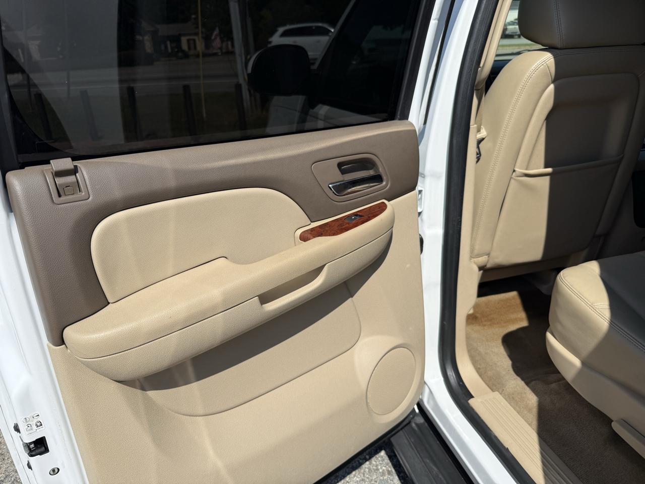 GMC Yukon XL SLT 1/2 Ton 2WD 2013
