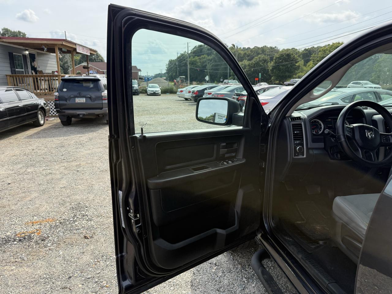 RAM 1500 Tradesman Quad Cab 2WD 2018