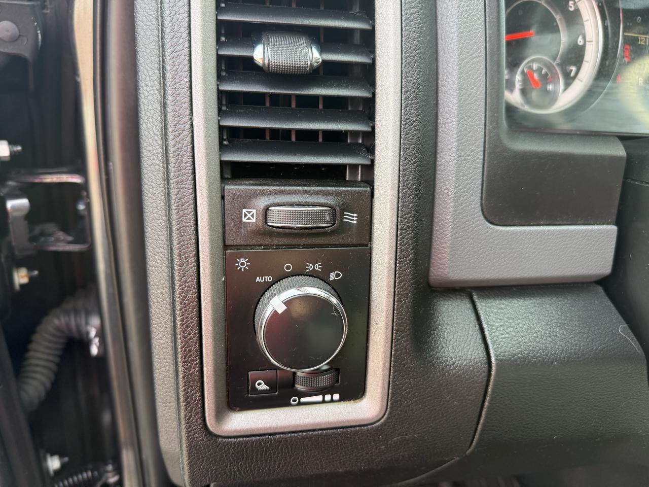 RAM 1500 Tradesman Quad Cab 2WD 2018