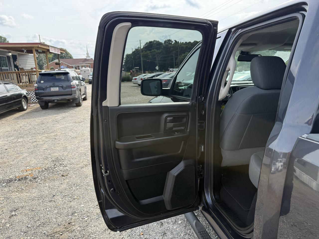RAM 1500 Tradesman Quad Cab 2WD 2018
