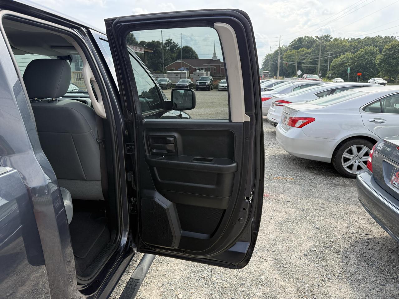 RAM 1500 Tradesman Quad Cab 2WD 2018