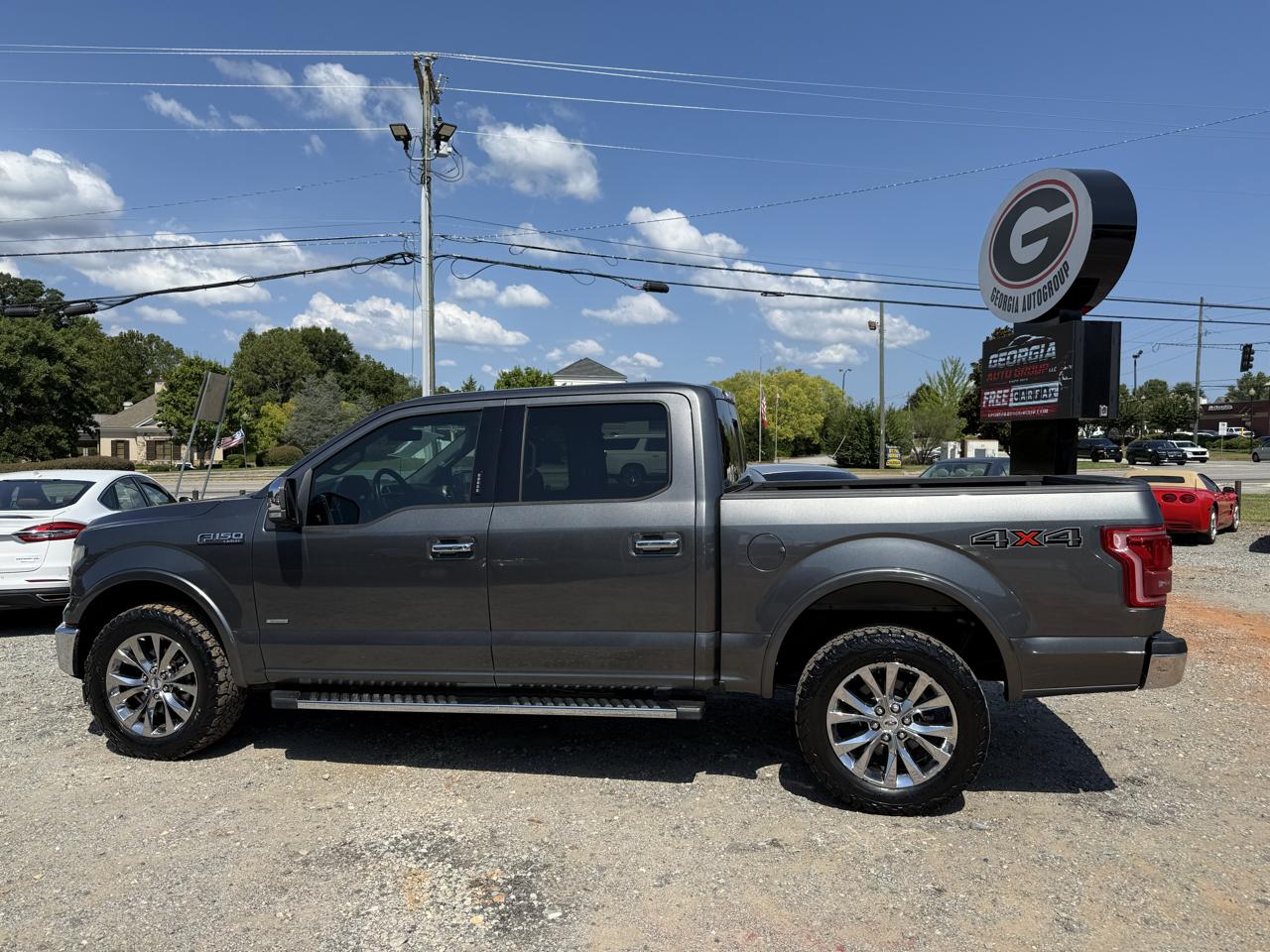 Ford F-150 SuperCrew Crew Cab 139" Lariat 4WD 2017