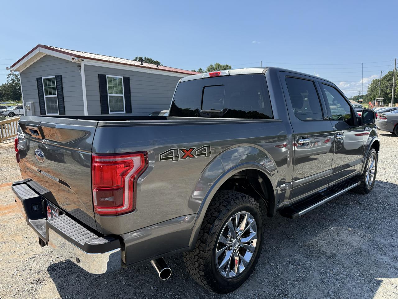 Ford F-150 SuperCrew Crew Cab 139" Lariat 4WD 2017