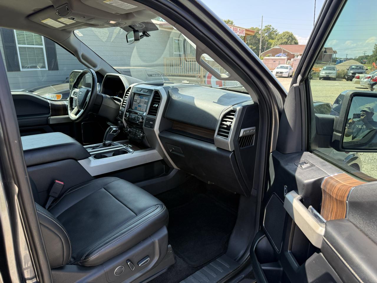 Ford F-150 SuperCrew Crew Cab 139" Lariat 4WD 2017