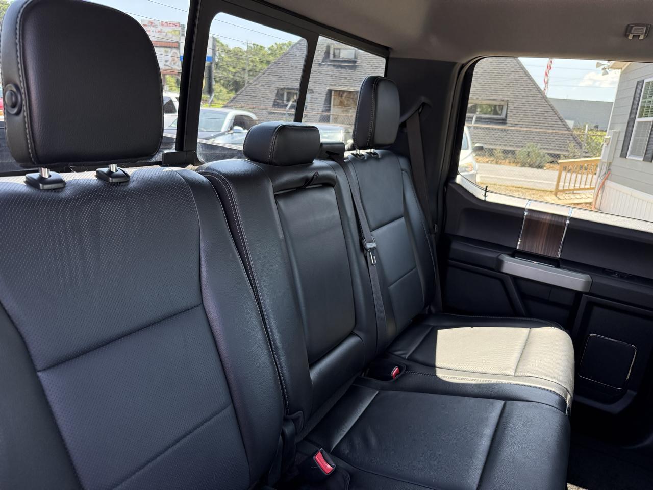 Ford F-150 SuperCrew Crew Cab 139" Lariat 4WD 2017