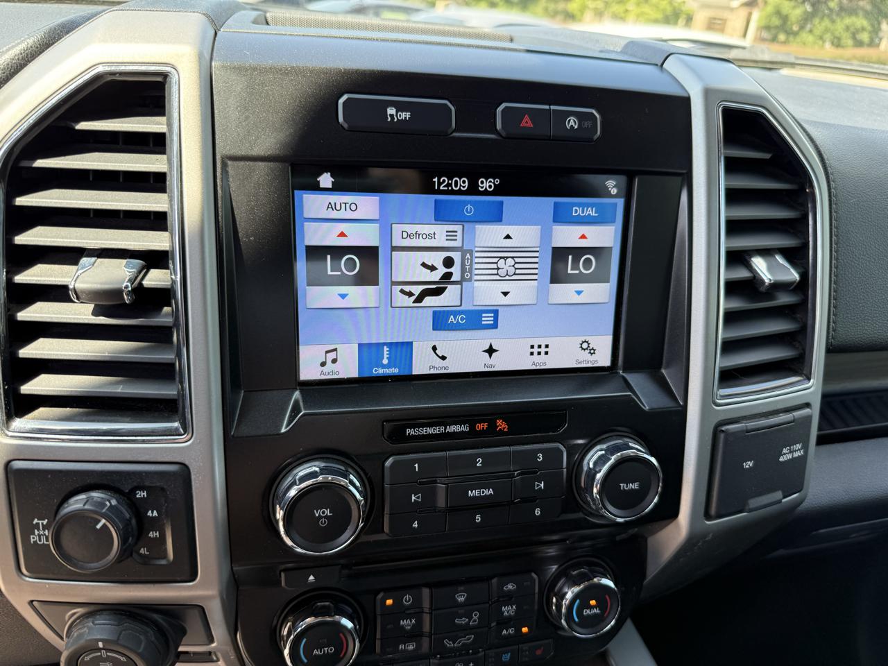 Ford F-150 SuperCrew Crew Cab 139" Lariat 4WD 2017