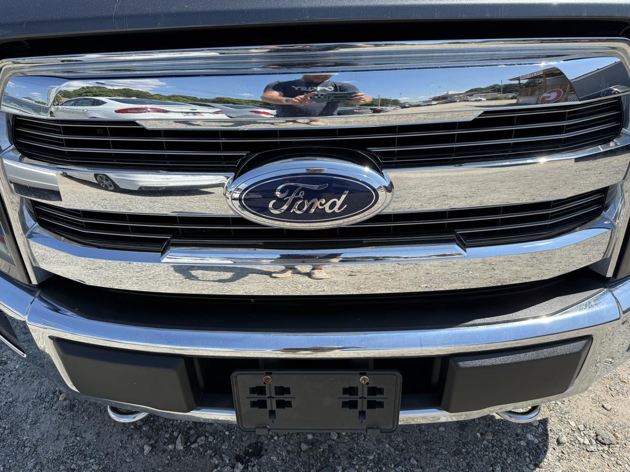 Ford F-150 SuperCrew Crew Cab 139" Lariat 4WD 2017