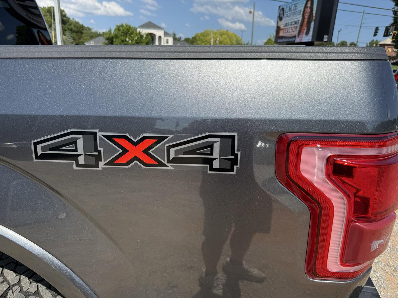 Ford F-150 SuperCrew Crew Cab 139" Lariat 4WD 2017
