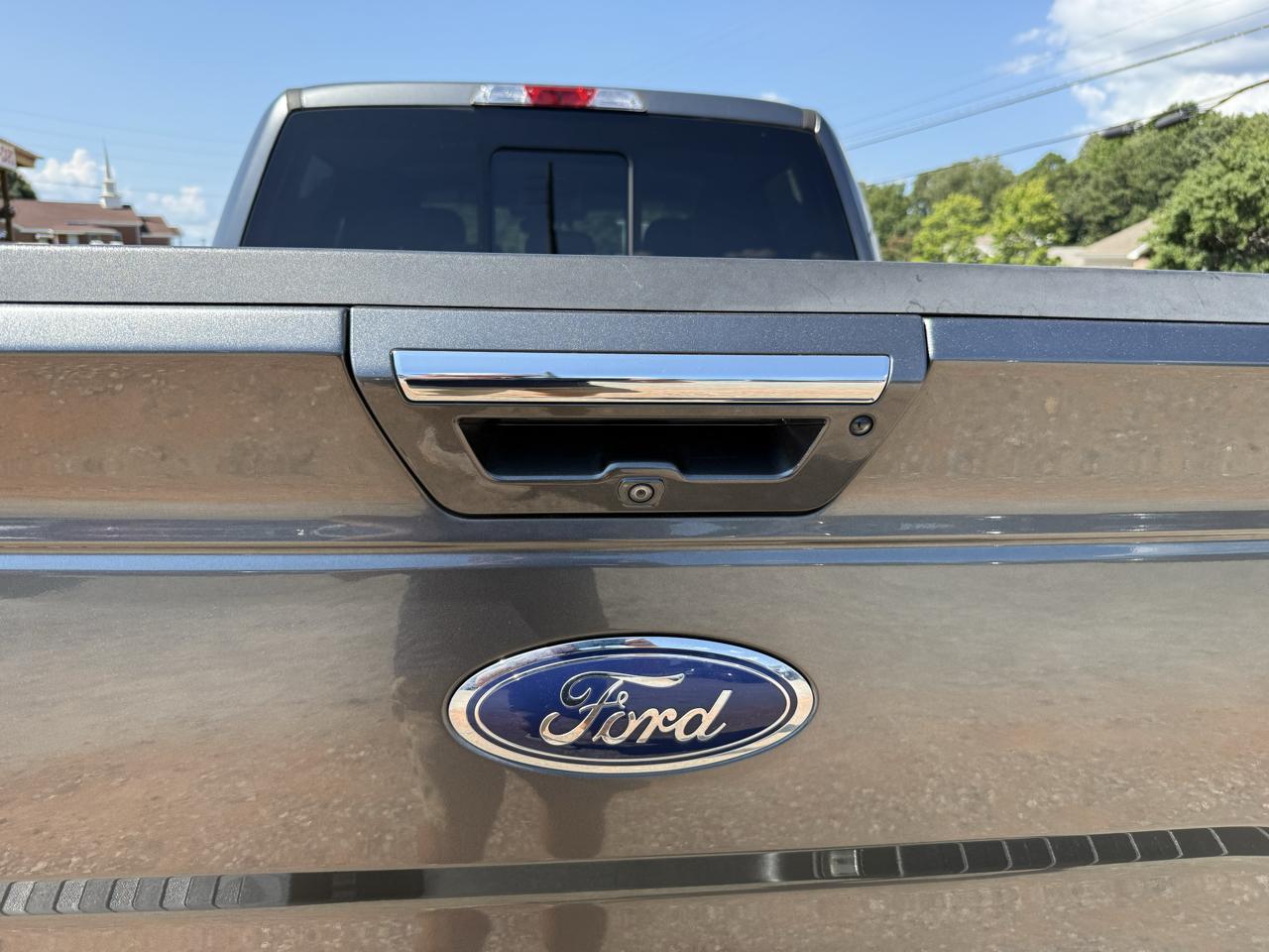 Ford F-150 SuperCrew Crew Cab 139" Lariat 4WD 2017