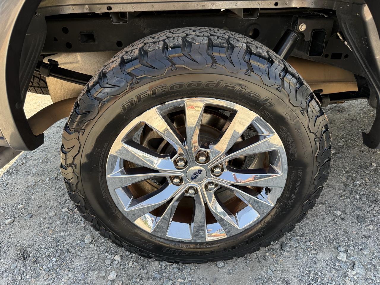 Ford F-150 SuperCrew Crew Cab 139" Lariat 4WD 2017
