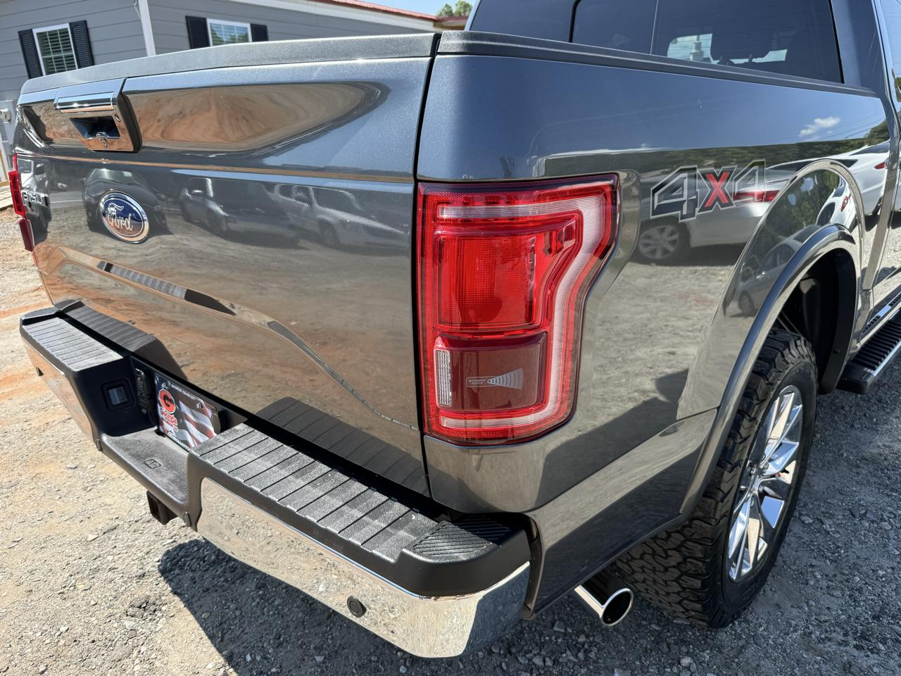 Ford F-150 SuperCrew Crew Cab 139" Lariat 4WD 2017